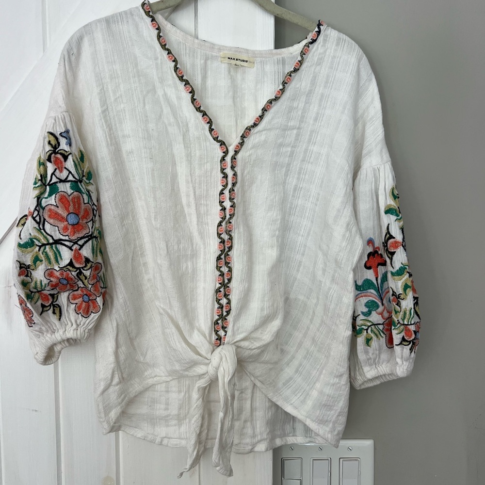 Max Studio White Blouse with Floral Embroidery